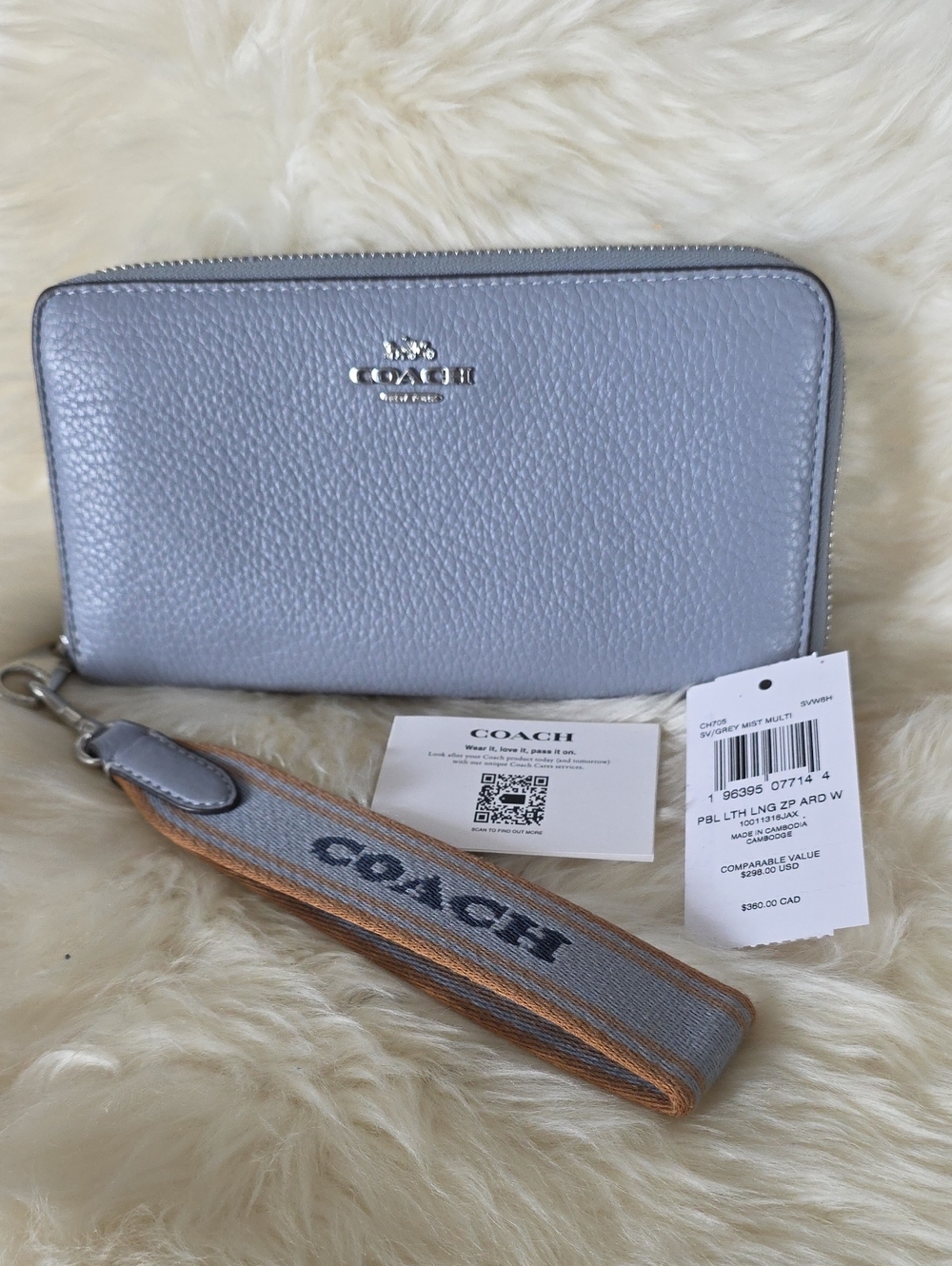 Gorgeous NWT Coach Grey Mist Pebbled Leather Long Zip Around Wallet 🩶🐘🎁